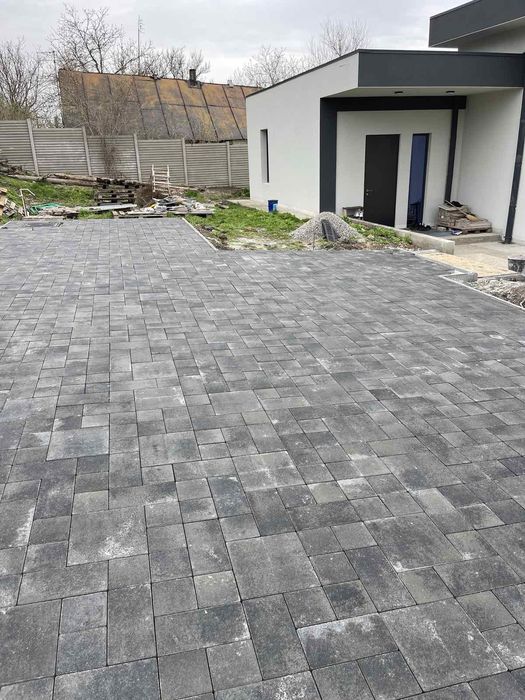 Укладка тротуарной плитки. Укладання тротуарної плитки. Доступные цены