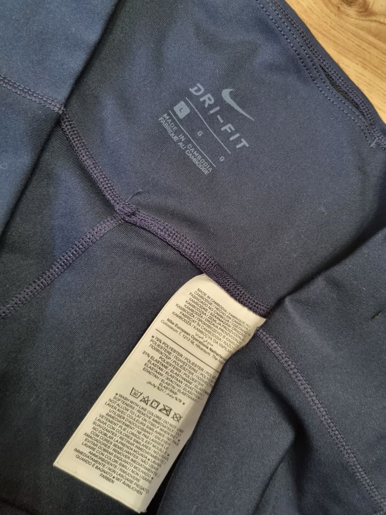 Legginsy rybaczki Nike L 40