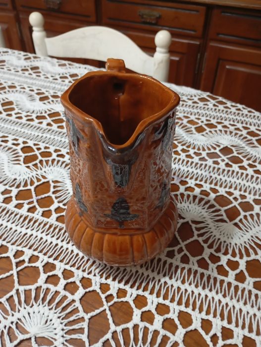 Vendo esta caneca muita bonita bom estado