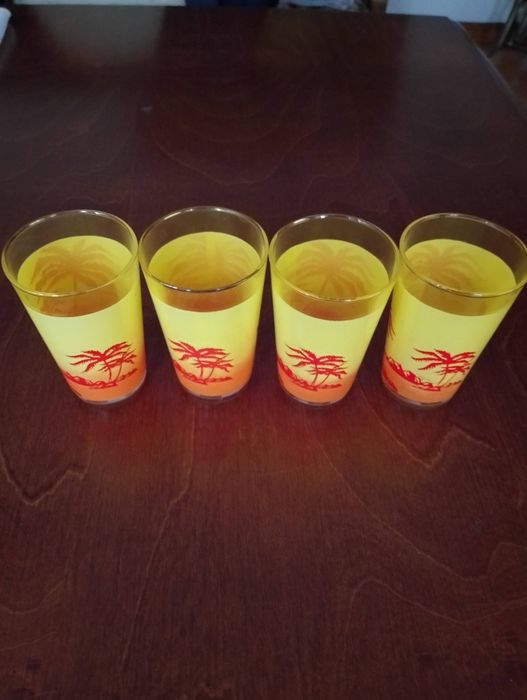 Starodawne szklanki do napoju