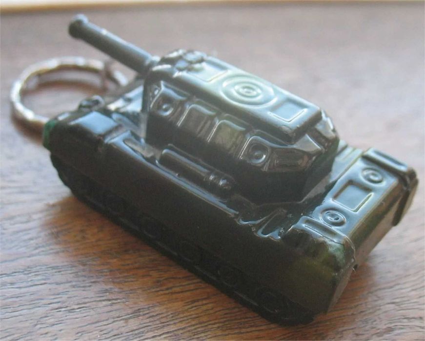 Isqueiro em forma de tanque militar