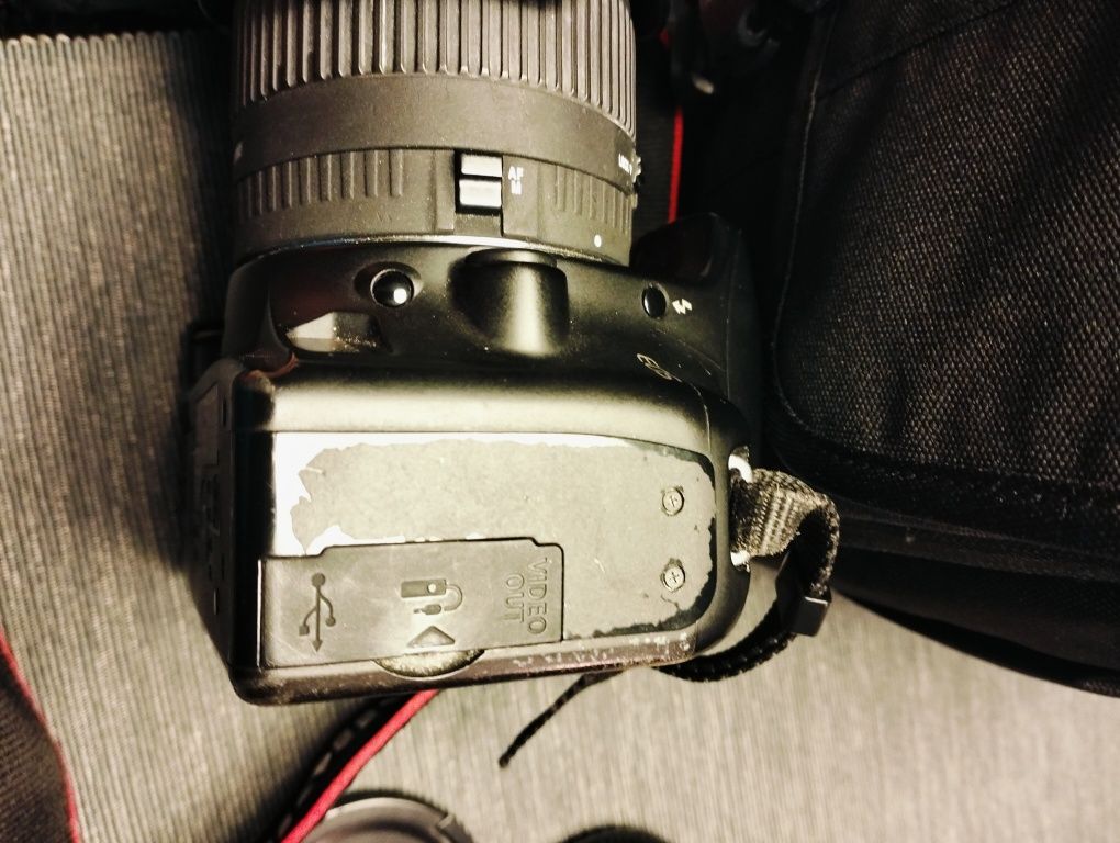 Máquina Fotográfica Canon 1000D com objetiva Sigma 65-200