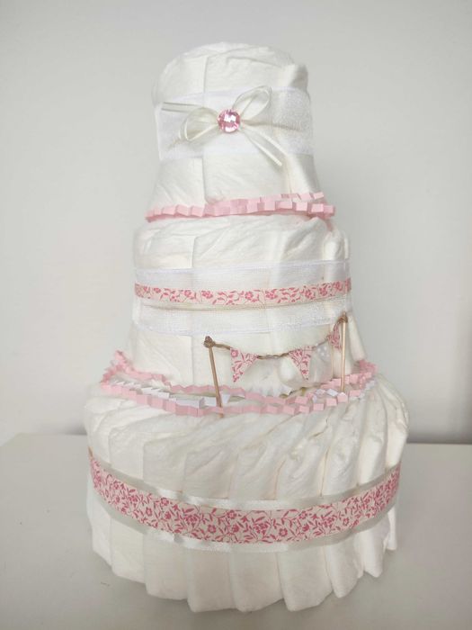 Bolo de fraldas bebé - presente menina