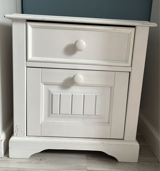 Zestaw mebli sosnowych