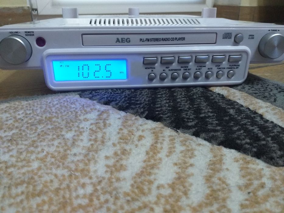 Radio do zabudowy, AEG