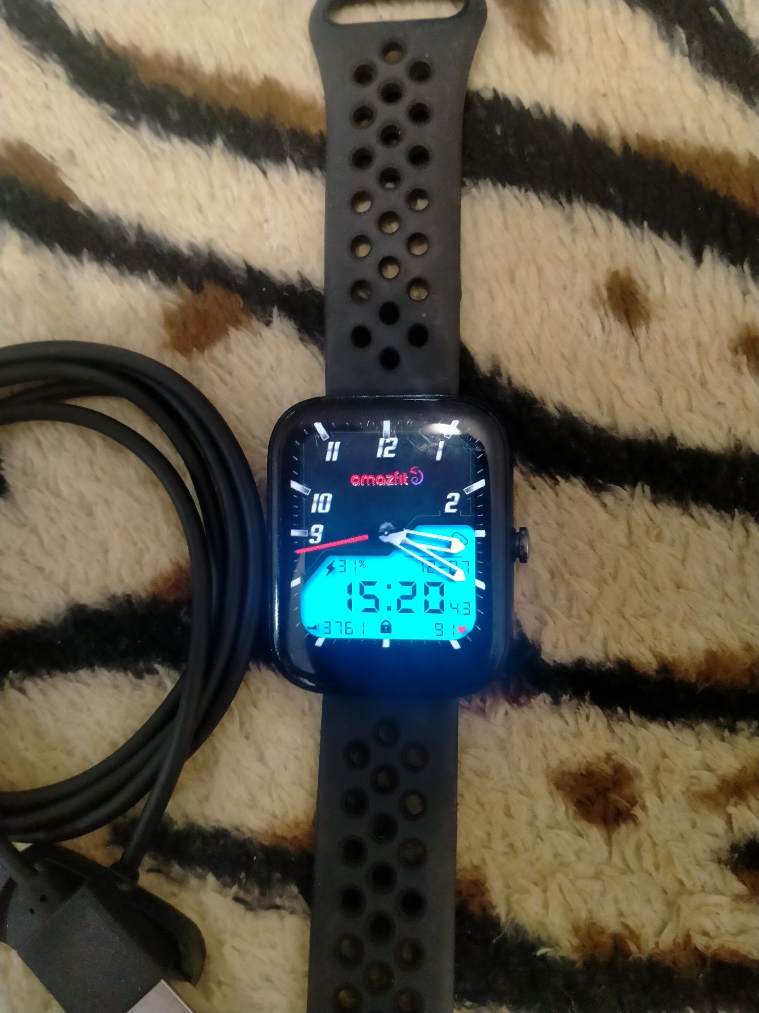 Aamazfit bip 3 с зарядкой