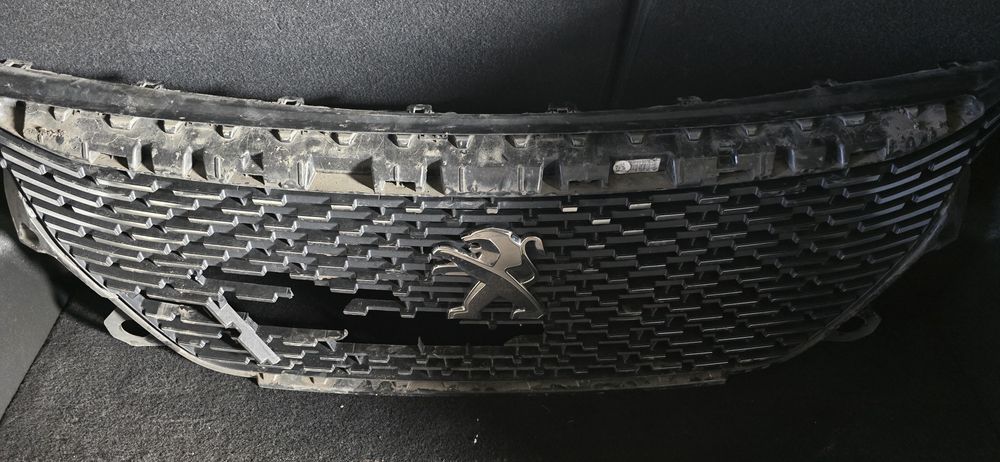 Atrapa listwa znaczek Peugeot 2008 II