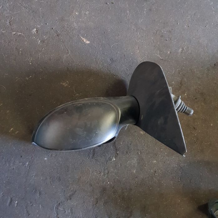 Lusterko lewe czarne peugeot 206 99r