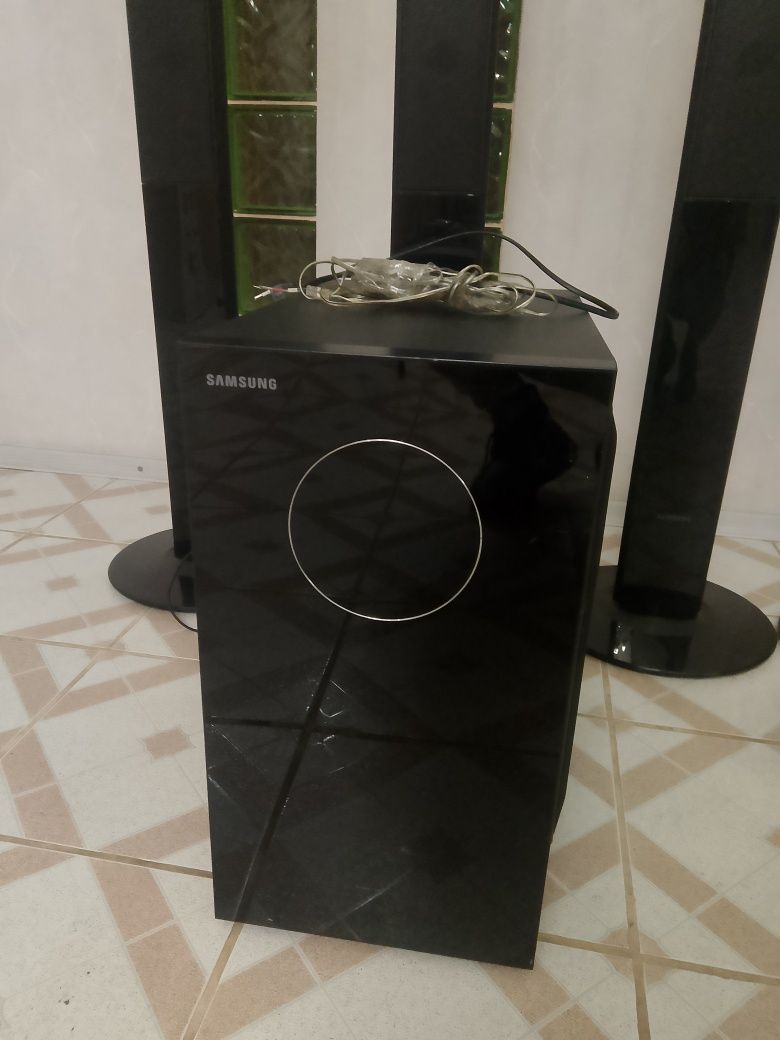 Продам Домашній кінотеатр Samsung HT-TXQ 120