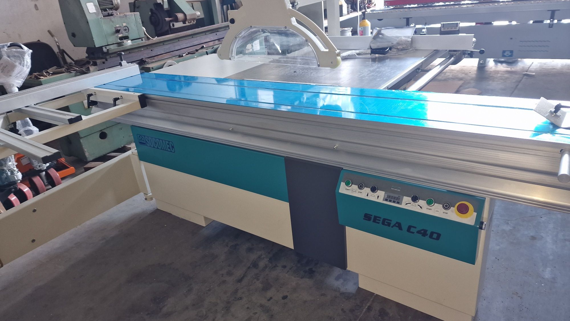 Esquadrejadora c40 E inclina automatica subida e descida eletrica