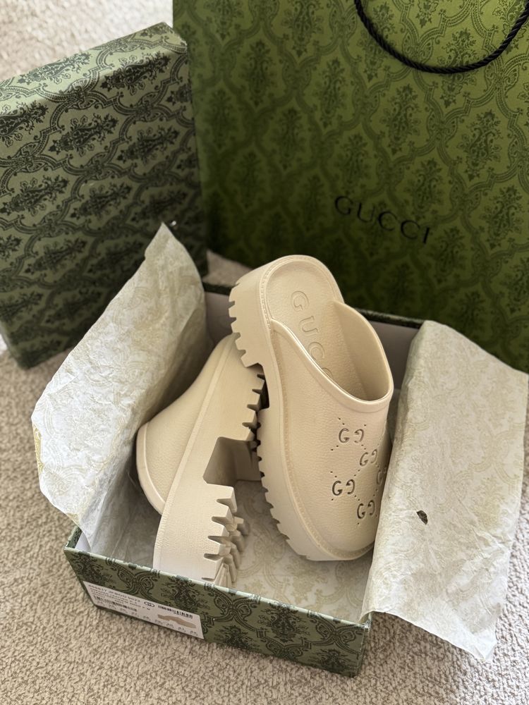 Gumowe klapki Gucci crocs 37 beżowe buty damskie 24 cm platformy