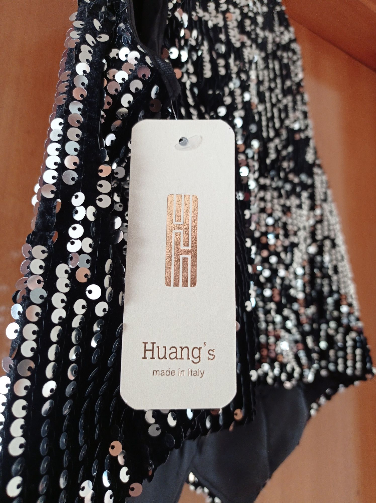 Colete preto Huang's com lantejoulas