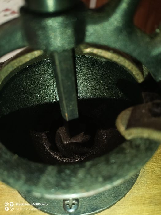 Pequenino moinho de café mas muito robusto