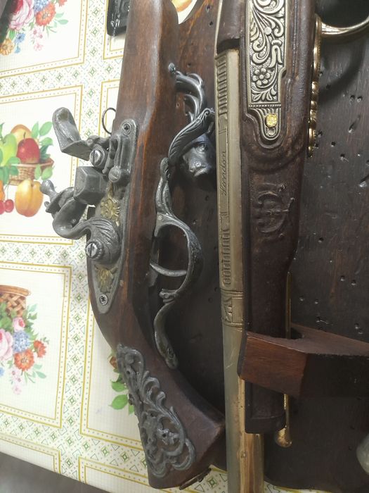 Pistolas antigas coleção