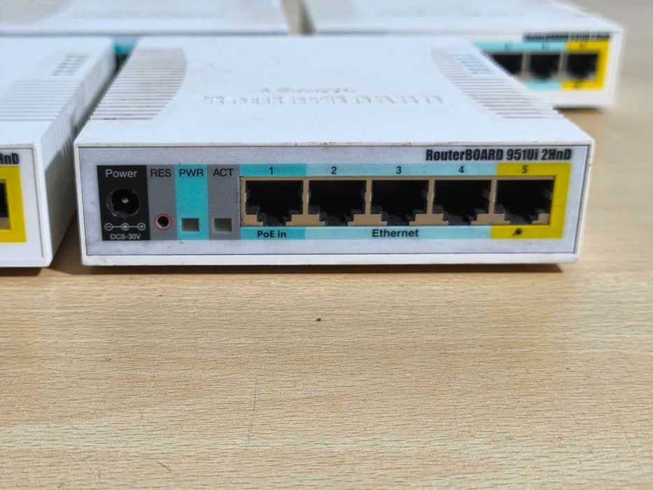 MikroTik RB951Ui-2HnD Wi-Fi маршрутизатор
