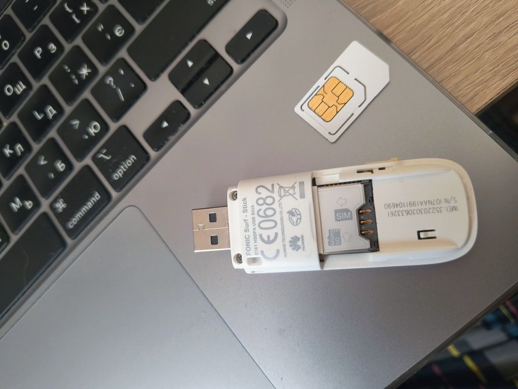 Кишеньковий роутер Huawei Fonic Surf Stick E181 HSDPA