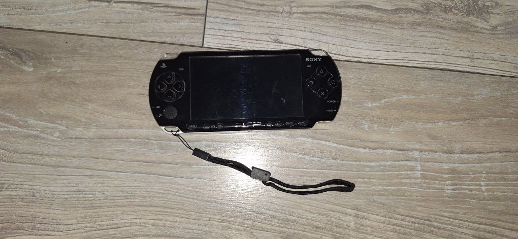 Konsola psp fat z grami i akcesoriami