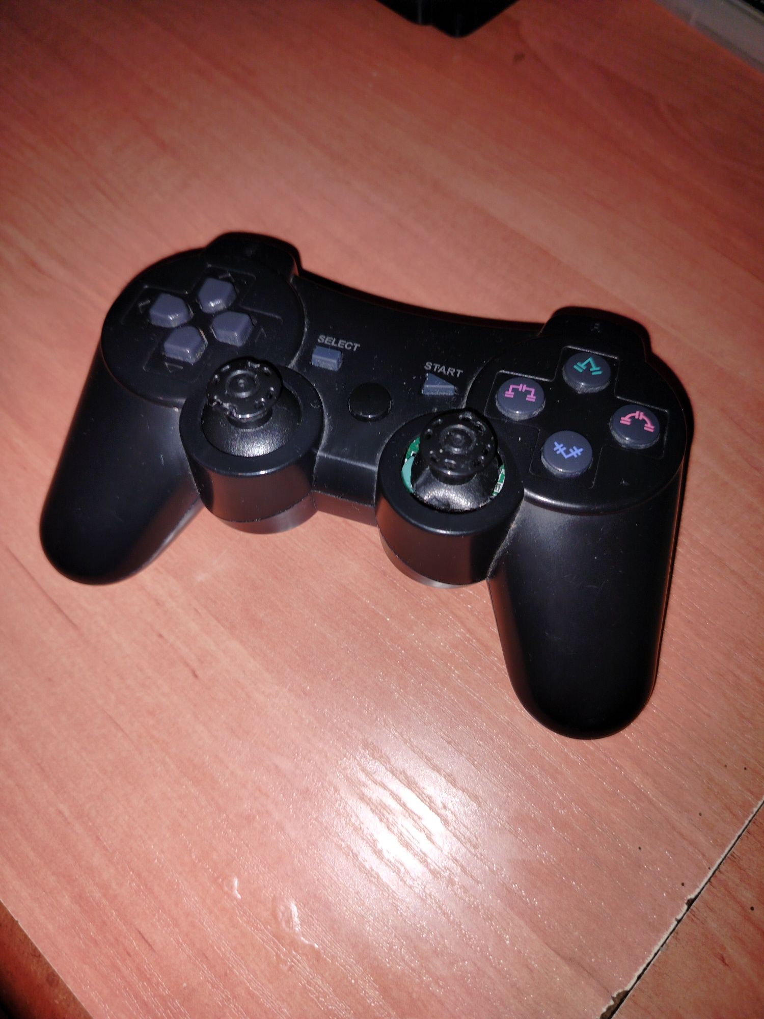 Playstation 3 z 5 grami i padem