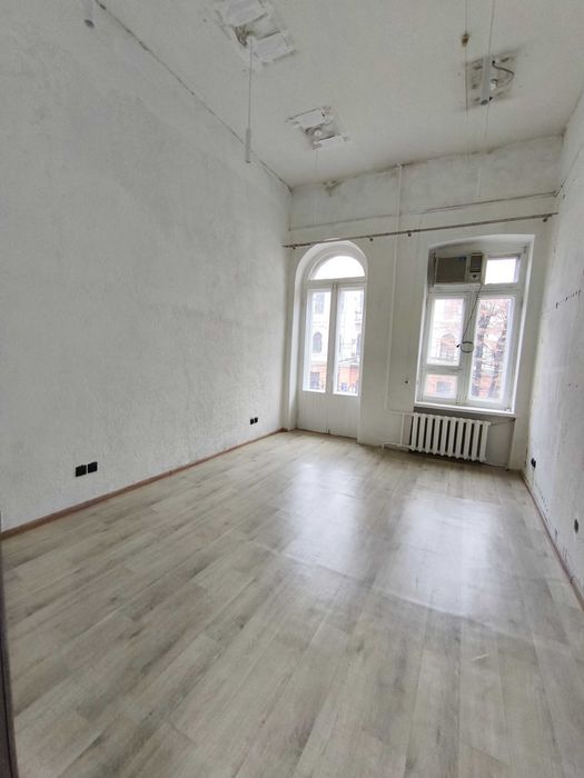 оренда кабінету 17,8м з кондиціонером в центрі