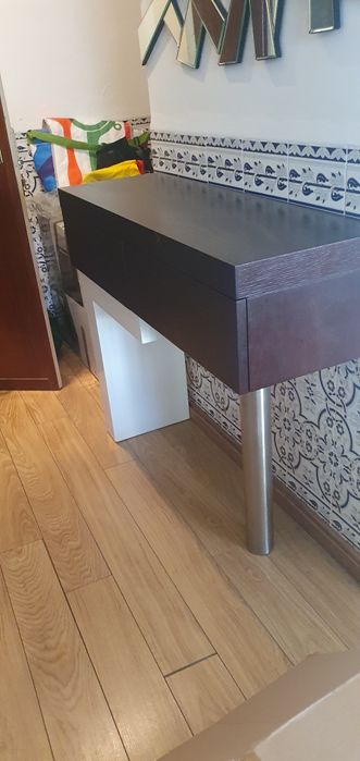 Aparador com 2 gavetas lindíssimo