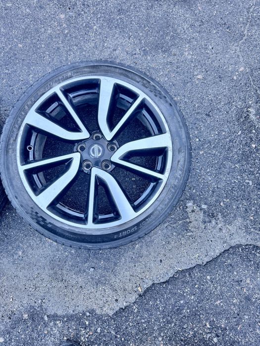 Продаю комплект оригінальних легкосплавних дисків R19 від Nissan