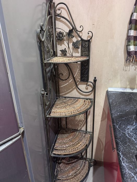 Проодам металеву ковану углову полку