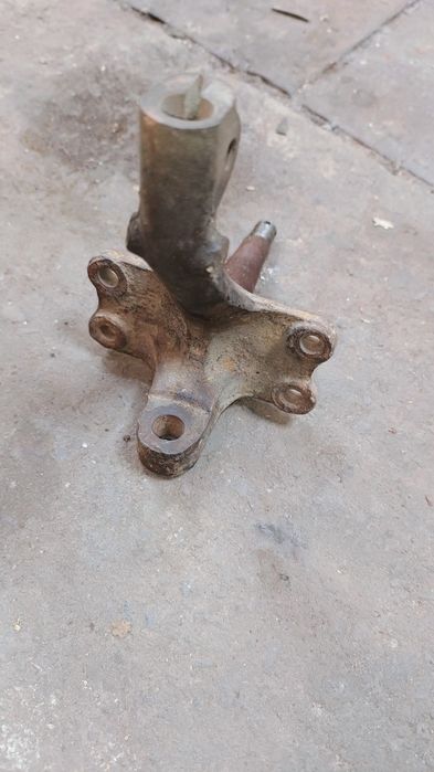 Кулак поворотний Москвич 2140