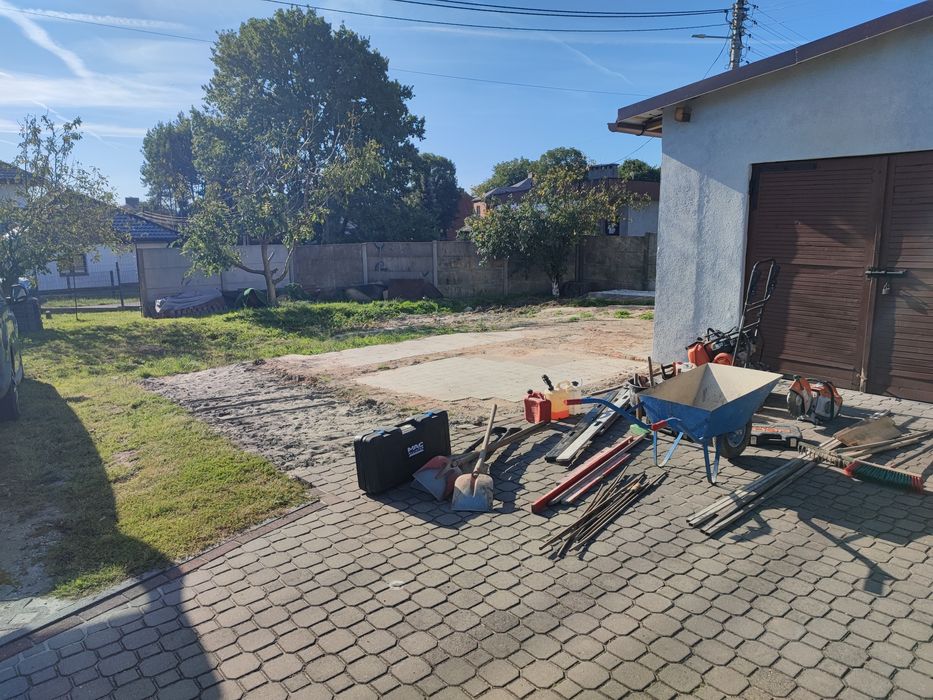 Układanie kostki brukowej obrzeży krawężnika