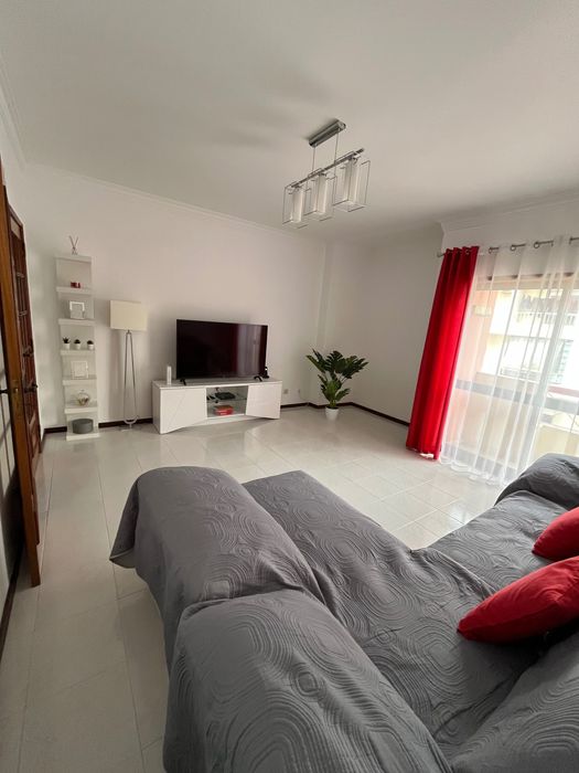 Apartamento T3 com arrecadação e garagem