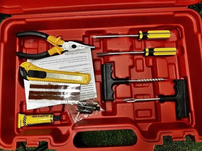 Компрессор автомобильный двухпоршневой в кейсе – мощный и надёжный