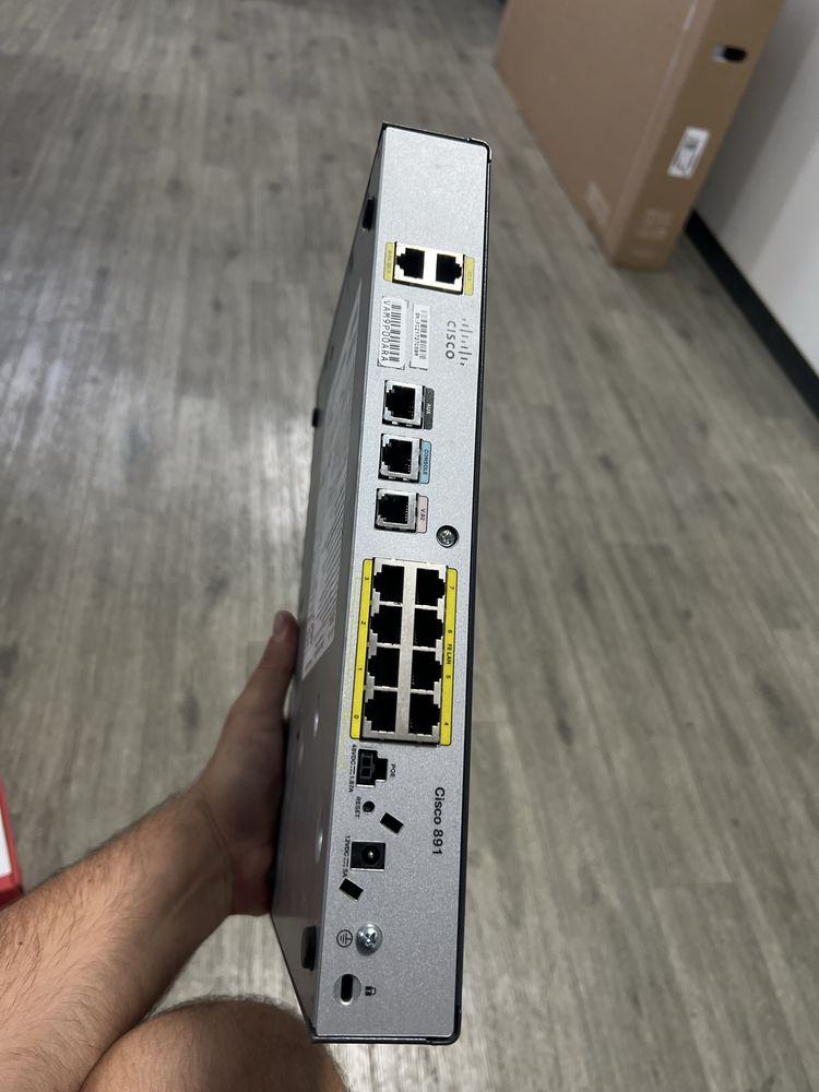 Защищенный маршрутизатор для сетей Gigabit Ethernet, Cisco 891