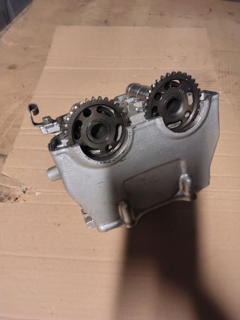 Głowica yzf 426 z wałkami