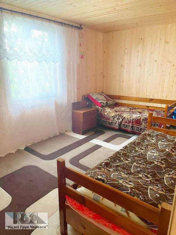 Продам двоповерховий будинок для відпочинку на другому причалі.