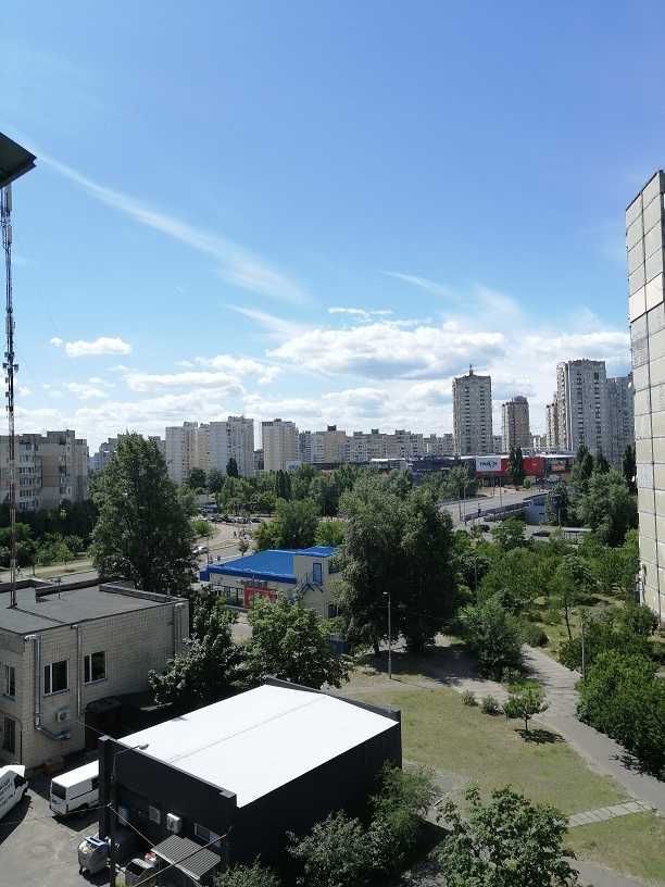 3к роздільна 70кв. у дворі Лифаря/Сабурова 18 Троєщина поряд ТРЦ Район