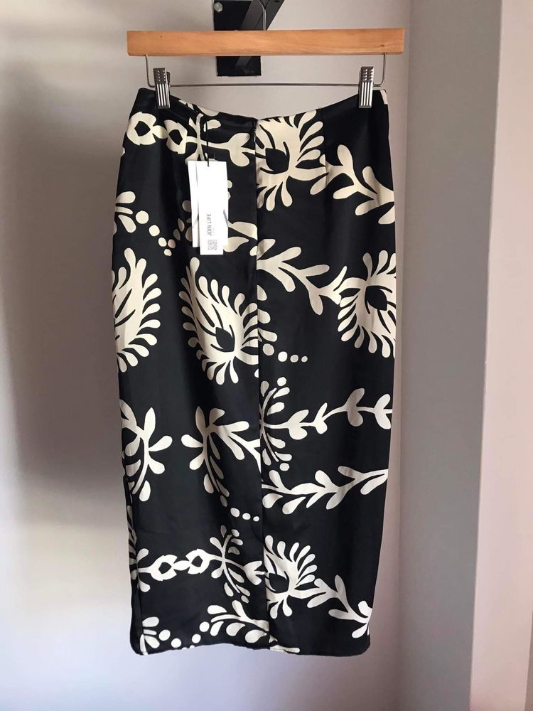 Saia Midi Zara mulher saia comprida padrao floral