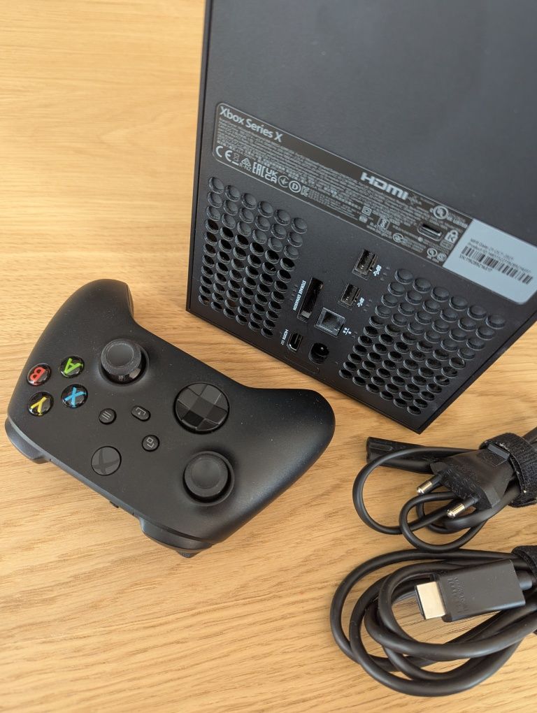 Konsola Xbox Series X + Akcesoria