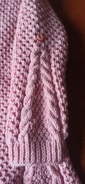 Вязаное пальто с шапочкой для девочки.