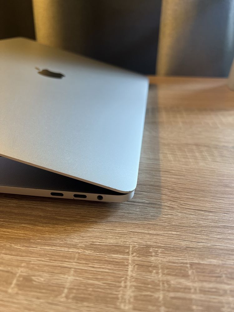 MacBook Pro “15 i9 2019