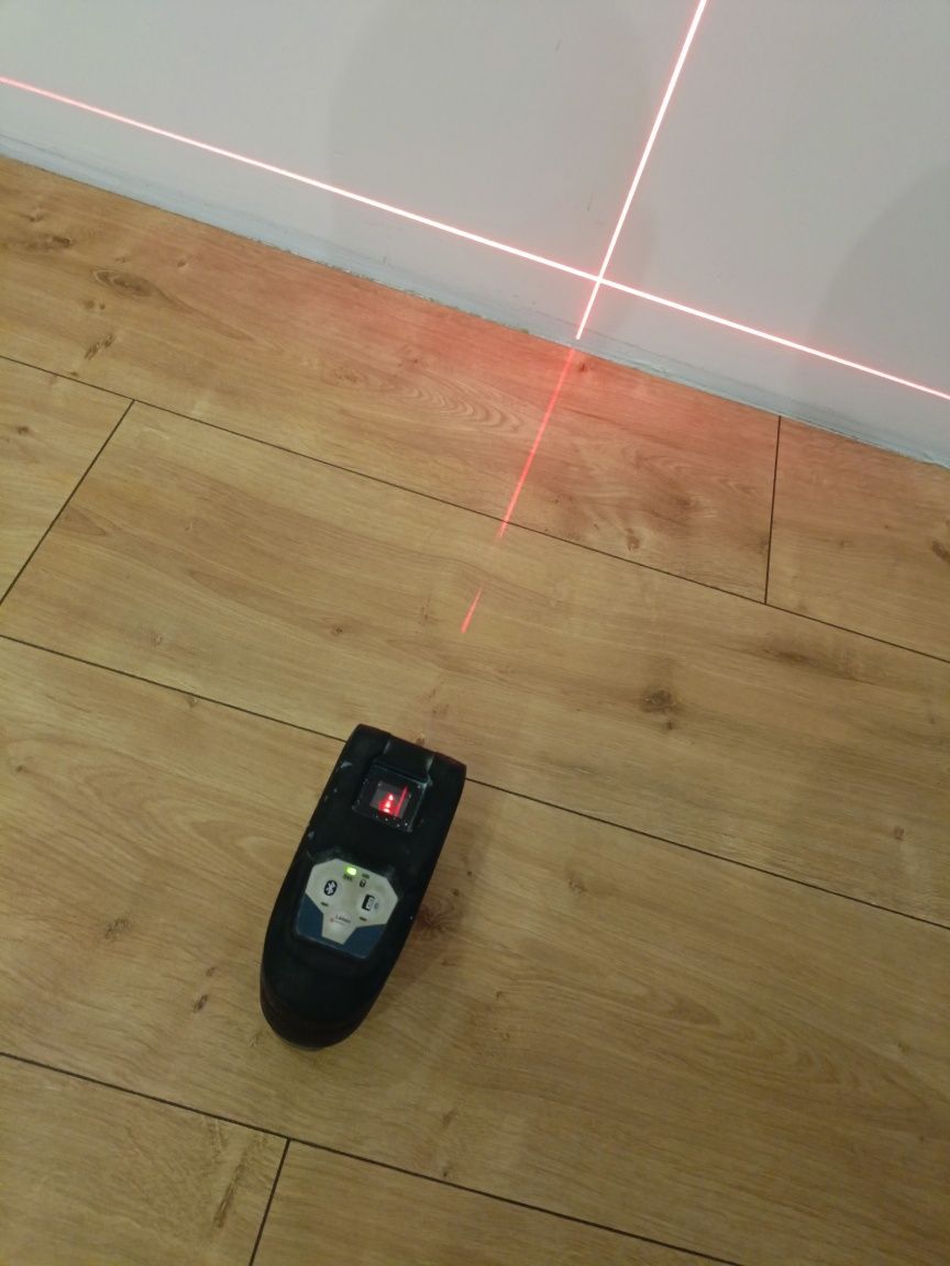 Laser krzyżowy Bosch GCL 2-50 C Professional liniowy poziomica