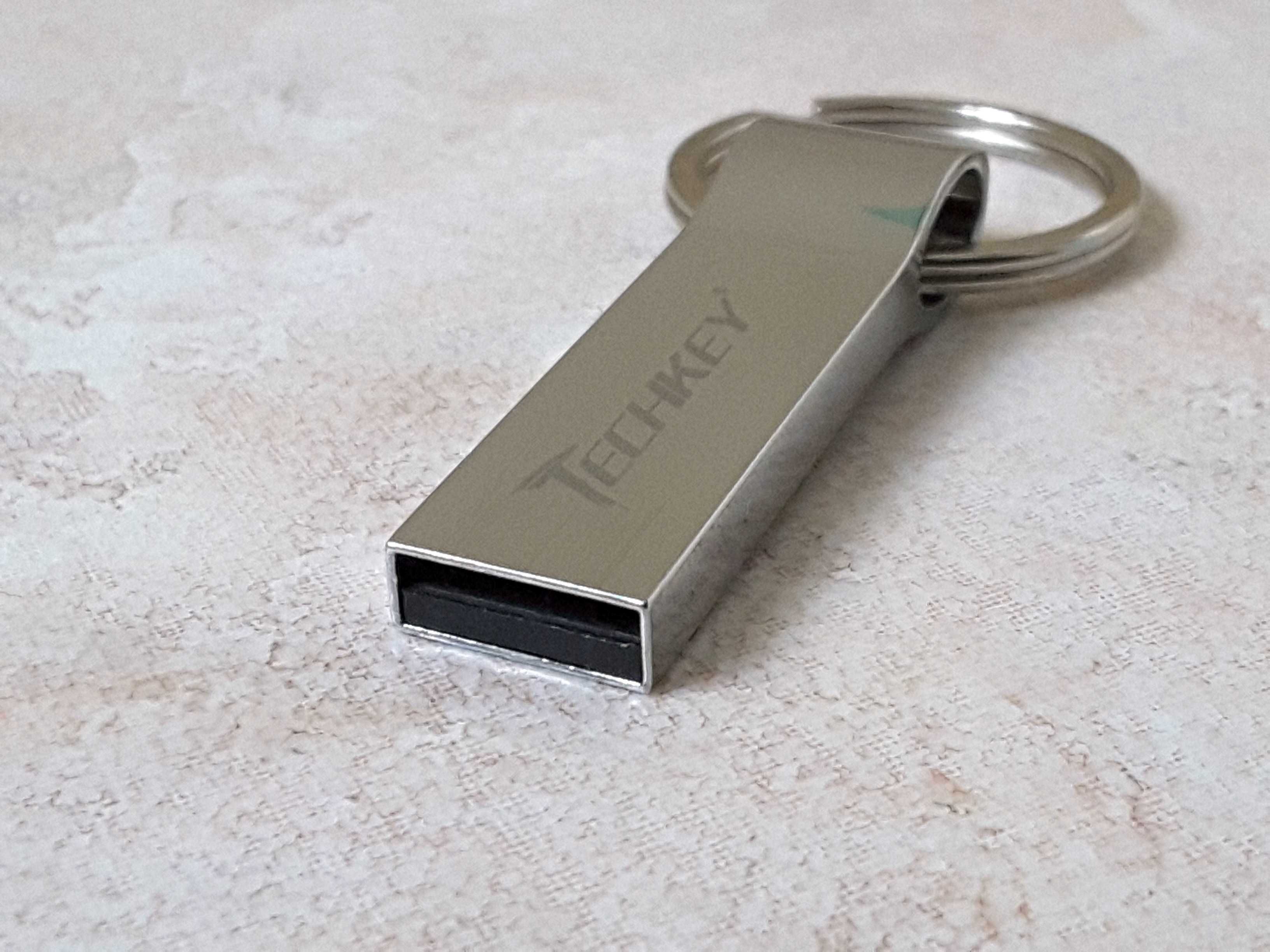 Pen drive metalowy srebrny połysk z kółkiem   32 GB  NOWY