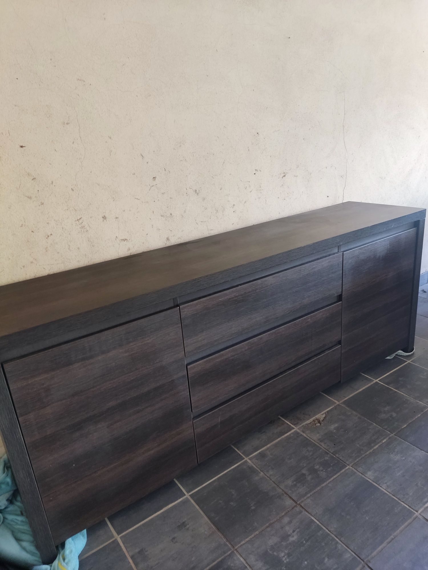 Aparador wenge com gavetas e 2 portas
