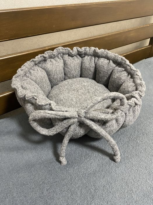 Лежанка для котів та собак