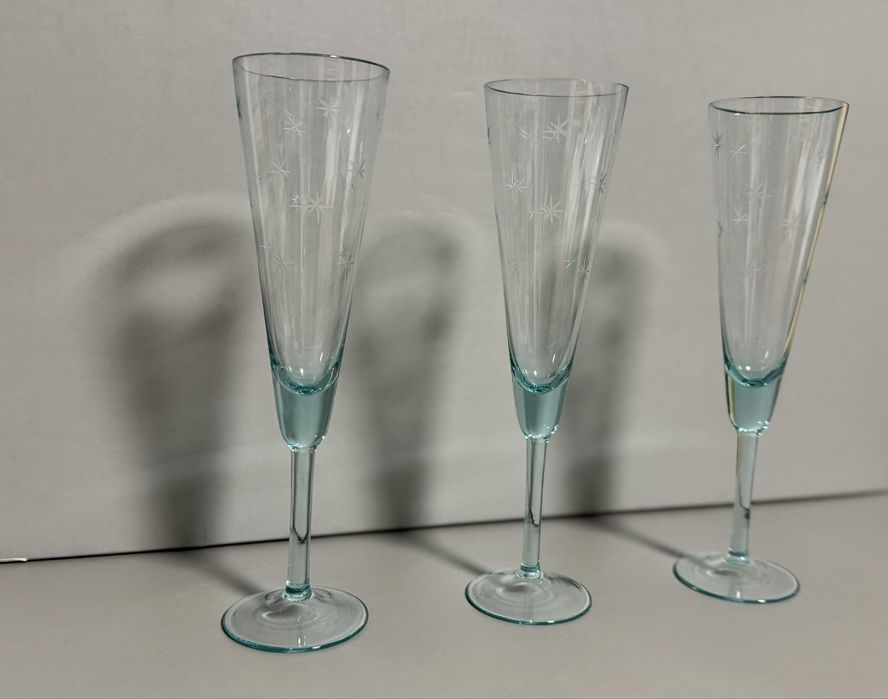 Вишукані келихи коліру зимового неба. Бокали. Ціна за три.