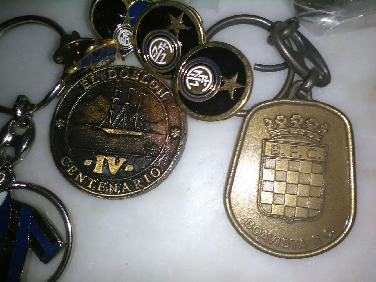 Conjunto de Pin's/Porta Chaves/Medalhas Antigas