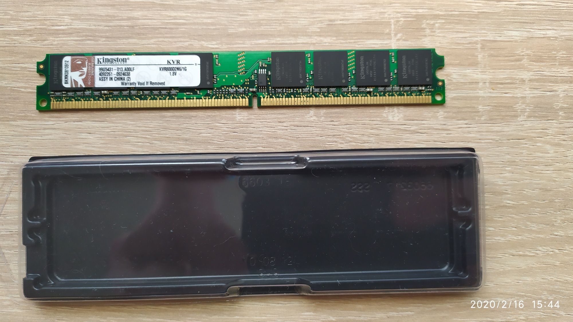 Планка памяти Kingston DDR 2 на 1Gb.