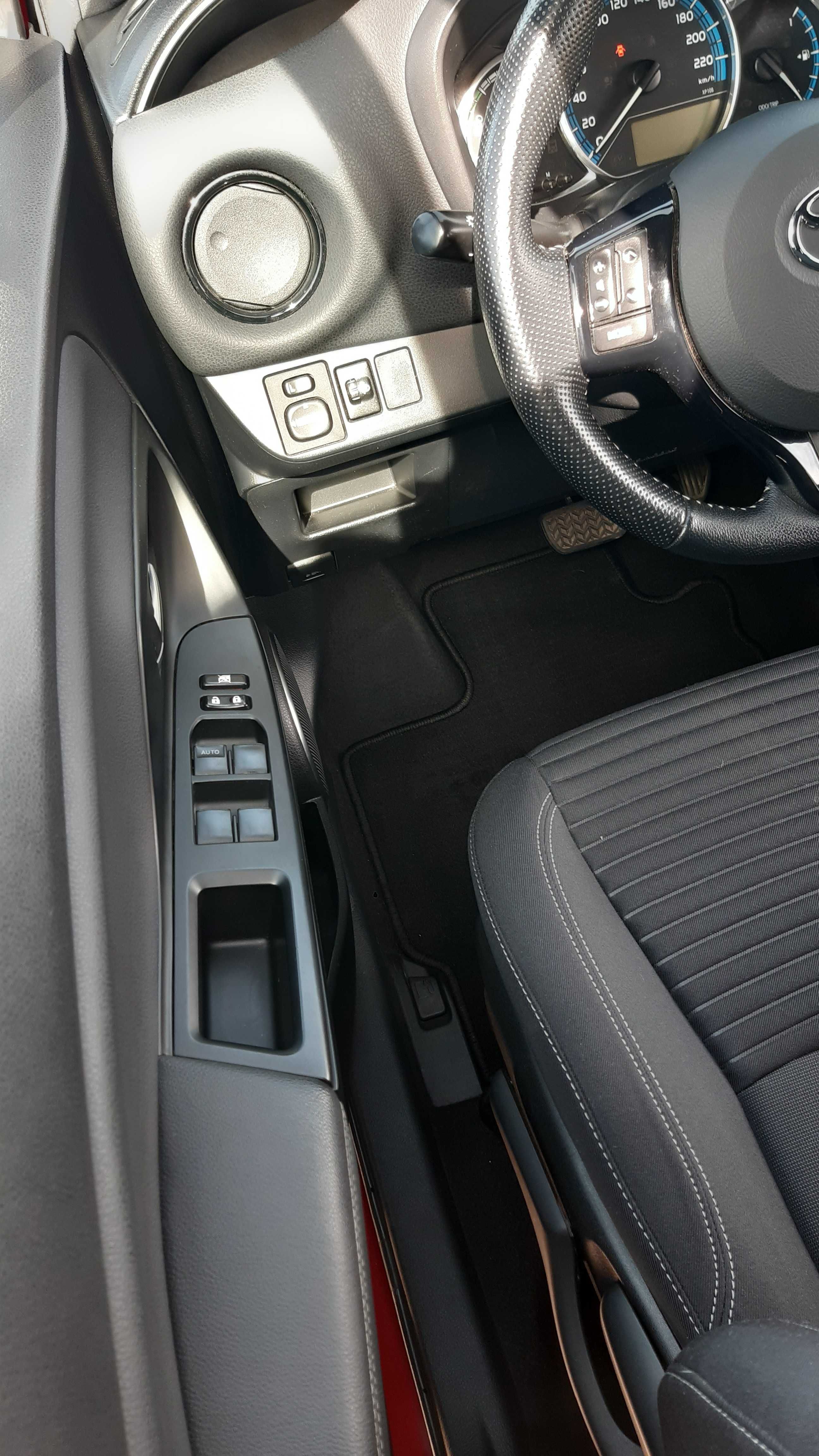 Toyota Yaris Hybrido 1.5 HSD SQUARE
