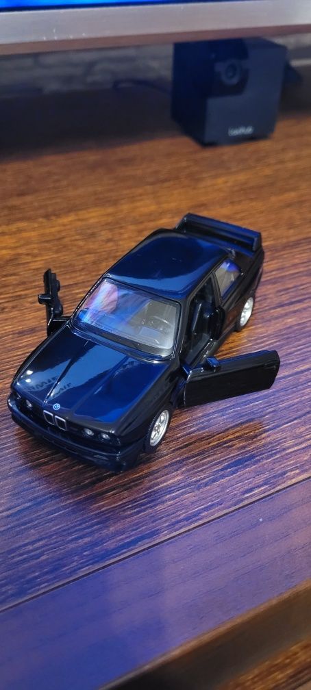 Model auto zabawka BMW M3 e30 1987 metalowe prezent skala 1:36