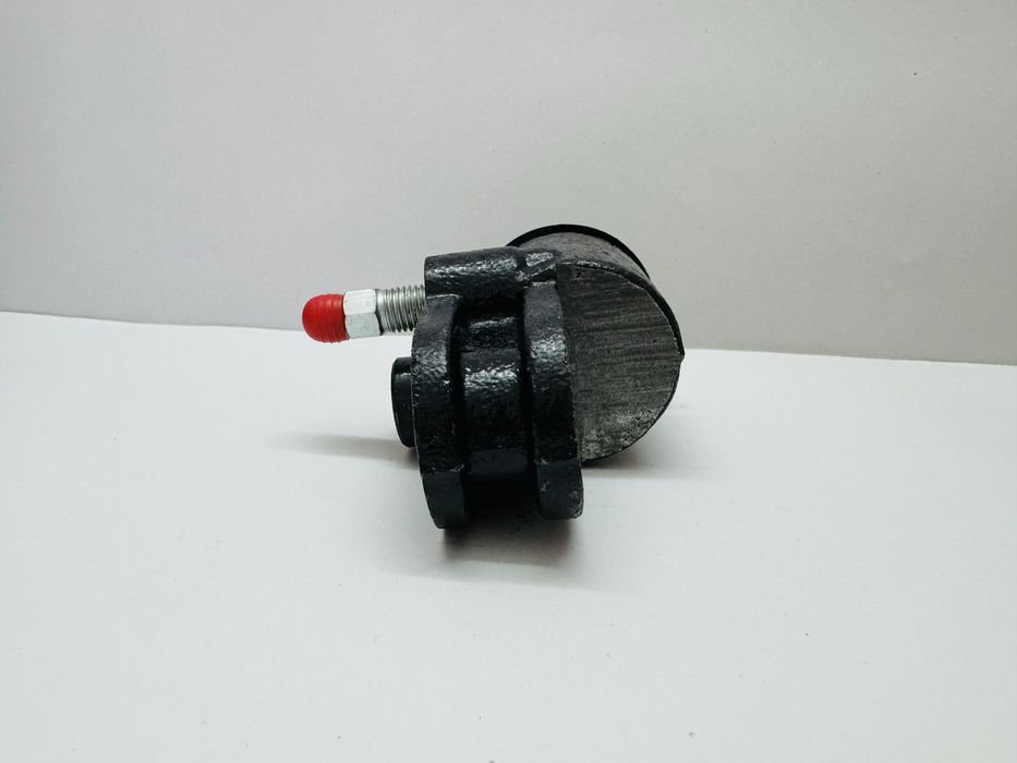 Cylinderek hamulcowy UAZ 469/452 NOWY przód
