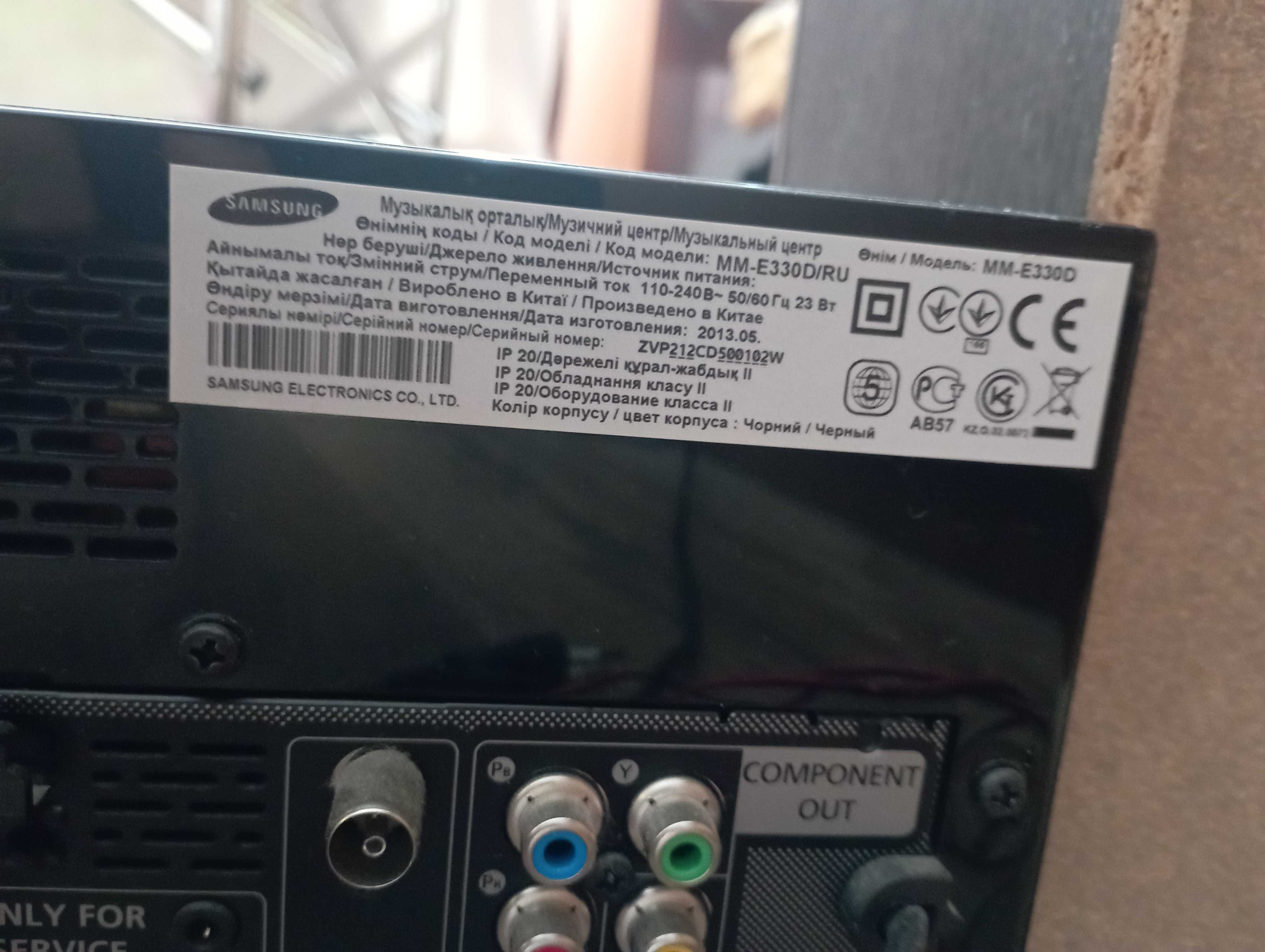 Музыкальный центр Samsung MM-E330D