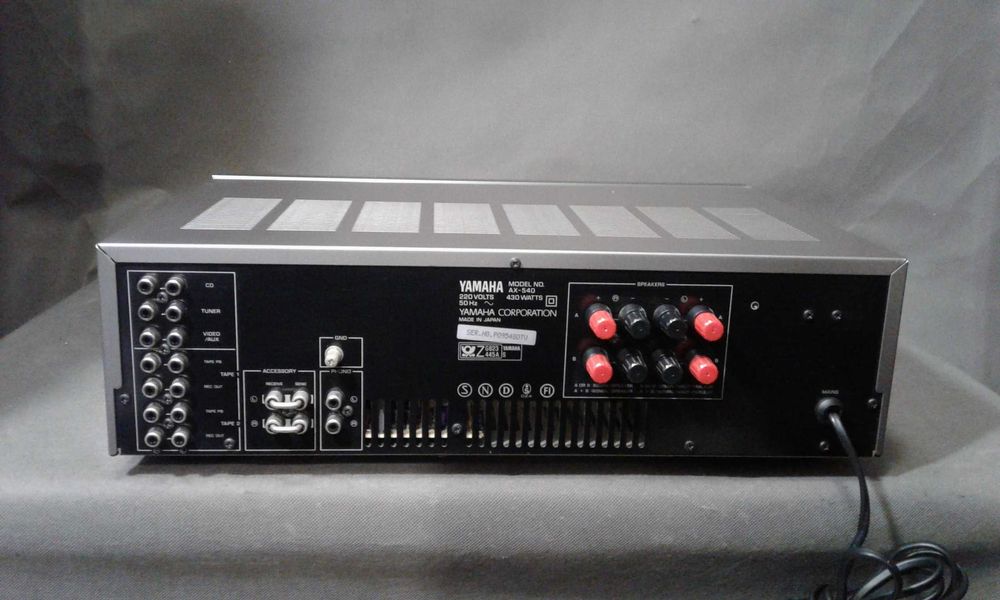 YAMAHA AX-540 wzmacniacz stereo